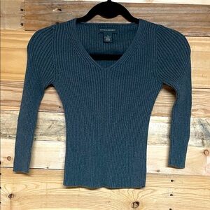 Banana Republic Size XS Charcoal Ribbed V-neck Stretchy 3/4 Sleeve Sweater 2/$30
